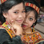 Retrato a niñas en la ceremonia en Suaya (Tana Toraja)