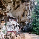 Visita general de la cueva de Londa (Tana Toraja)