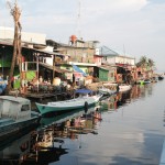 Canal cerca de Pelabuhan Paotere en Makassar