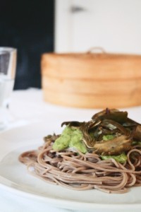 Soba con Alcachofas y Salsa de Eneldo